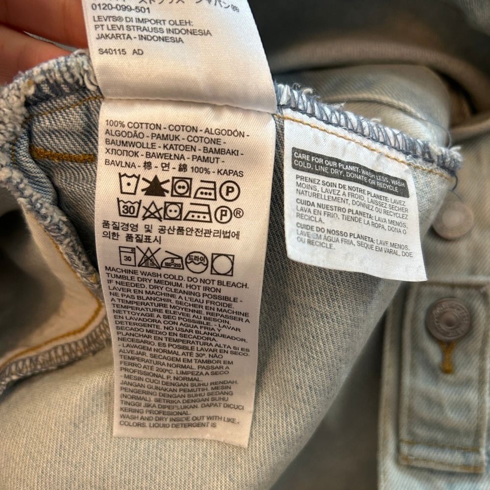 Levi's Denim Trucker Jacket Light Wash Blue Size L - Picture 9 of 9